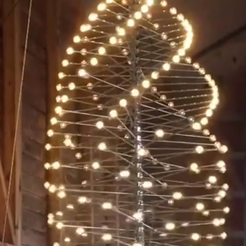 These Kinetic Chandeliers Move In Mesmerizing Patterns